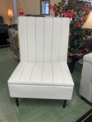 White armless P/U Leather Chair MADE IN 🇨🇦